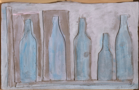 Светло-голубые бутылки на бежевом фоне